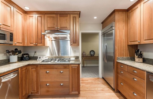 Polk Gulch Condominio | Luxurious Pacific Heights Retreat with Rooftop Deck
