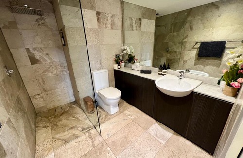 Saint Kilda South Apartamento | Luxurious Penthouse Oasis with Spa