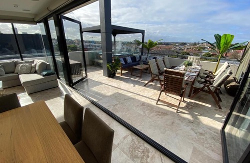 Saint Kilda South Apartamento | Luxurious Penthouse Oasis with Spa