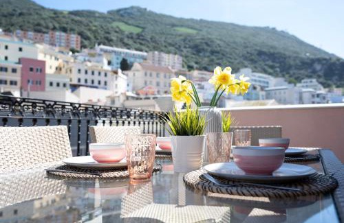 Gibraltar Apartamento | Luxurious Penthouse Studio with Private Terrace - Grand Central House