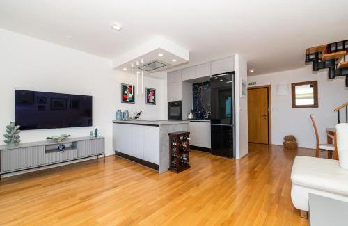 Brinje Apartamento | Luxurious Penthouse Style Apartment