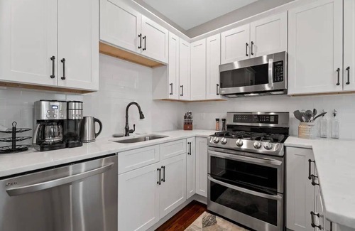 West New Haven Apartamento | Luxurious private 2 bedroom apartment inspired and designed for medical professionals.