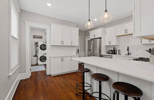 West New Haven Apartamento | Luxurious private 2 bedroom apartment inspired and designed for medical professionals.