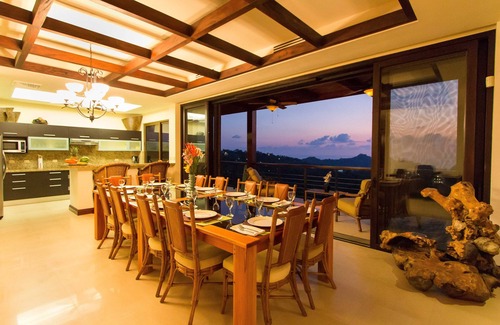 Valle Pura Vida Villa | Lujoso, chef privado, vistas fascinantes, comunidad cerrada con seguridad privada