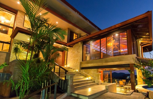 Valle Pura Vida Villa | Lujoso, chef privado, vistas fascinantes, comunidad cerrada con seguridad privada