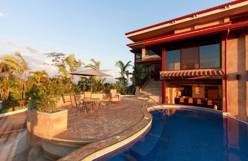 Valle Pura Vida Villa | Lujoso, chef privado, vistas fascinantes, comunidad cerrada con seguridad privada