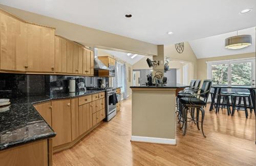 Mooresville Casa | Luxurious Private Lakefront Paradise home