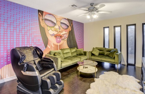 Rancho Oakey Casa | Luxurious & Private | Mins to Strip, Pool, HotTub