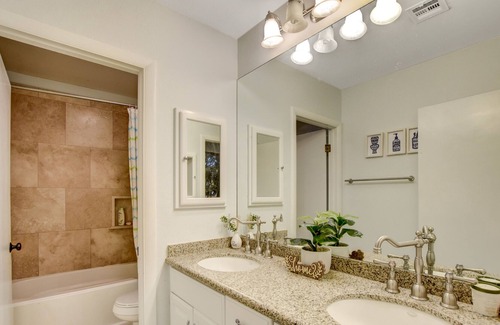 Rancho Oakey Casa | Luxurious & Private | Mins to Strip, Pool, HotTub