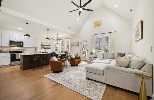 Graysville Casa | Luxurious Private Retreat: 3-Bedroom Haven