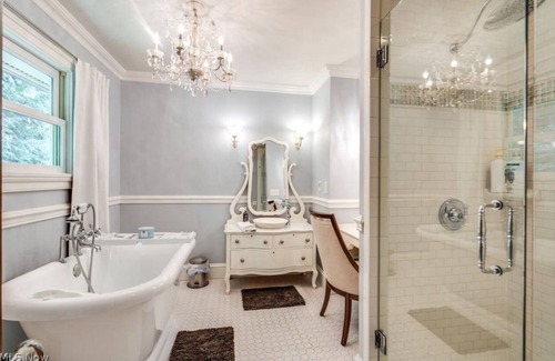Olmsted Falls Casa | Luxurious Private Retreat and Riverfront Estate