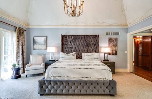 Olmsted Falls Casa | Luxurious Private Retreat and Riverfront Estate