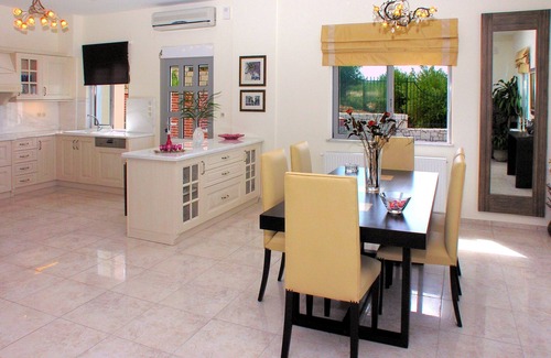 Skotino Villa | Lujosa villa privada con piscina y vista al mar