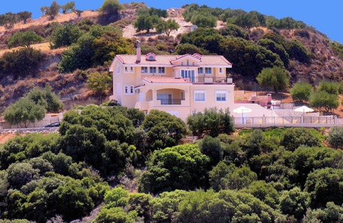 Skotino Villa | Lujosa villa privada con piscina y vista al mar