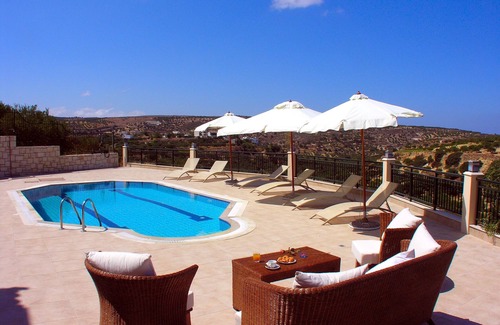 Skotino Villa | Lujosa villa privada con piscina y vista al mar