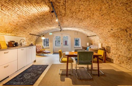 Utrecht City Center Casa | Luxurious renovated apartment in Utrecht City center with view on the old canal