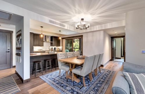 Stateline Condominio | Luxurious Residence 1345 sqft. 2 bed, 2 bath in Private Lakefront Community