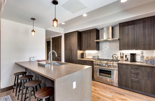Stateline Condominio | Luxurious Residence 1345 sqft. 2 bed, 2 bath in Private Lakefront Community