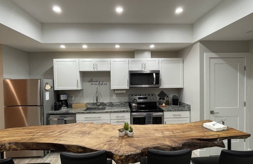 Hendersonville Apartamento | Luxurious Retreat w/Hot Tub by DuPont; mins to Pisgah, Brevard & Hendersonville