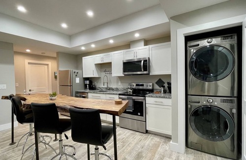 Hendersonville Apartamento | Luxurious Retreat w/Hot Tub by DuPont; mins to Pisgah, Brevard & Hendersonville