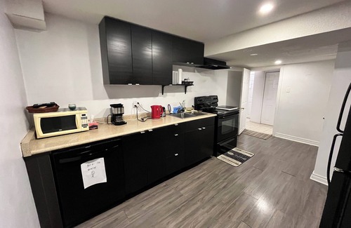 Churchill Meadows Apartamento | Luxurious Retreat ; 2BR basement in Mississauga