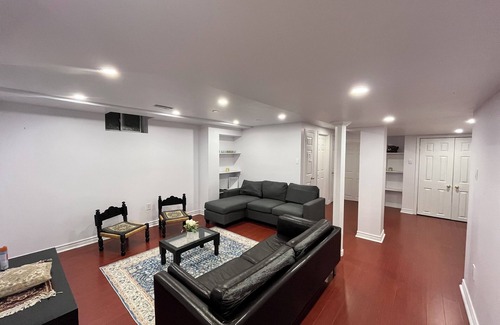 Churchill Meadows Apartamento | Luxurious Retreat ; 2BR basement in Mississauga