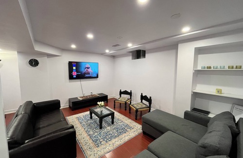 Churchill Meadows Apartamento | Luxurious Retreat ; 2BR basement in Mississauga