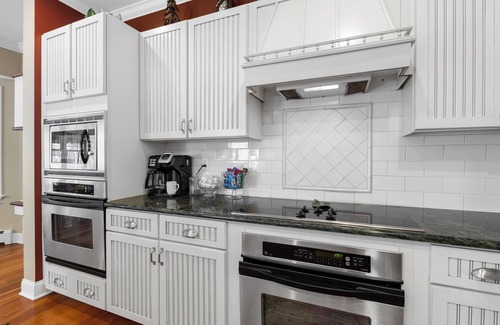 Warrensburg Casa | Amplio retiro familiar, 2 Master Suites, piscina interior, cocina exterior y más