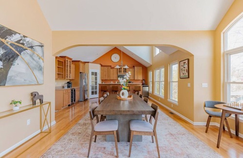Beaverton Casa | Luxurious Retreat Spacious with Deck BBQ Grill
