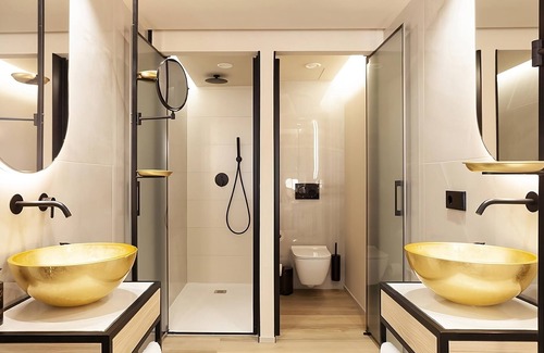 Sant Nicolau Hotel | Luxurious Room in a Fabolous Location! Modern Suite w/ Large Window