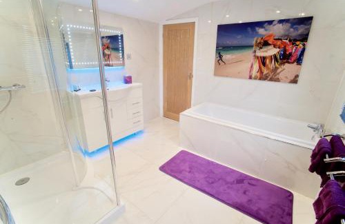 Pulborough Cabina | Luxurious Rural Cabin with Hot Tub
