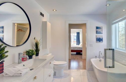 Saint-Faustin-Lac-Carre Chalet De Esquí | Luxurious Scandinavian Golf Chalet with Private Spa