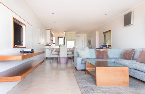 Hermanus City-Centre Apartamento | Luxurious Seafront Apartment in the Heart of Historic Hermanus