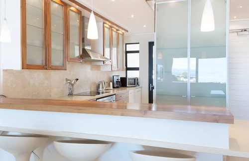 Hermanus City-Centre Apartamento | Luxurious Seafront Apartment in the Heart of Historic Hermanus