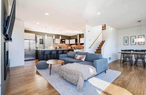 Interbay Casa | This house is a 0 bedroom(s), 3.5 bathrooms, located in Seattle, WA.