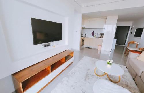 Kilimani Apartamento | Luxurious Serene 1 bedroom in Lavington with green & City views!