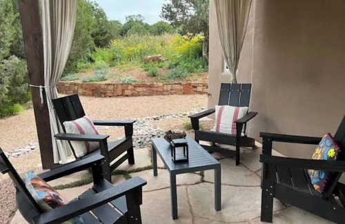 Vista Encantada Casa | Luxurious, Serene Guest House Only 2 miles from Famed Santa Fe Plaza