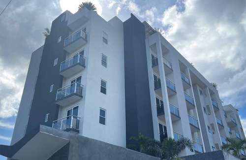 Eastwood Park Apartamento | Luxurious, Smart 2-bedroom apartment with AC, WiFi, Laundry in Heart of Kingston