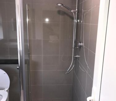 Lansbury Casa | Luxurious Soft Water Air Conditioning TV 5 Bed Arcade House