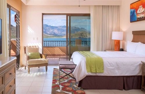 Loreto Apartamento | Luxurious Stay at Loreto's Waterfront Paradise with Scenic Views