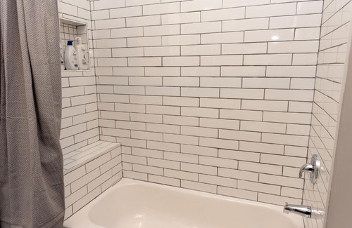 Grand Boulevard Apartamento | Luxurious Stay at Modern Apartment with Self Check-in Mins Frm Downtown