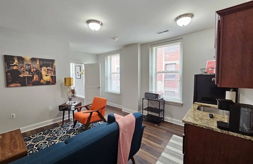 Champaign Apartamento | Luxurious Stay at the Historic Inman - 210