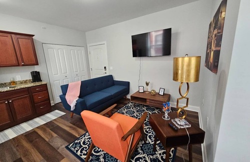 Champaign Apartamento | Luxurious Stay at the Historic Inman - 210