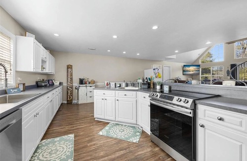 Branford Casa | Luxurious Stay overlooking the beautiful Suwannee River! 3 bed/3 bath House!