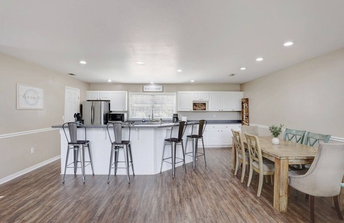 Branford Casa | Luxurious Stay overlooking the beautiful Suwannee River! 3 bed/3 bath House!