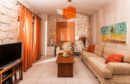 Siviri Casa | Luxurious Stone House