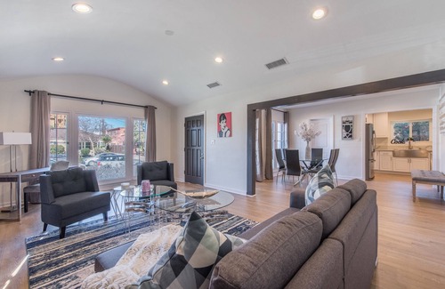 North Hollywood Casa | Luxurious Studio City Home