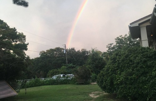 Northwest Pensacola Casa | Lujosa vida suburbana (¡al final de un arco iris!)