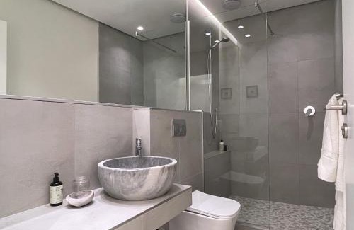 Muizenberg Apartamento | Luxurious Surf Apartment on Muizenberg Beach