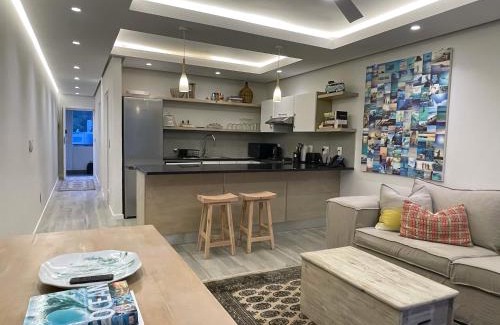 Muizenberg Apartamento | Luxurious Surf Apartment on Muizenberg Beach